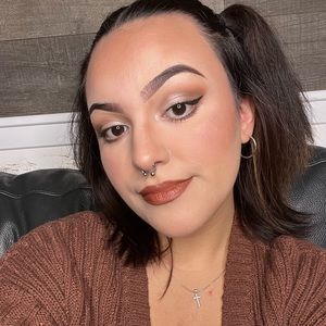 Meet your Posher, Madeline